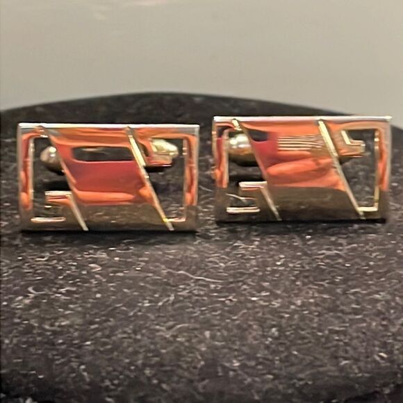 Vintage-1960s-Shields gold tone geometric space age bullet back cuff links - Picture 1 of 13